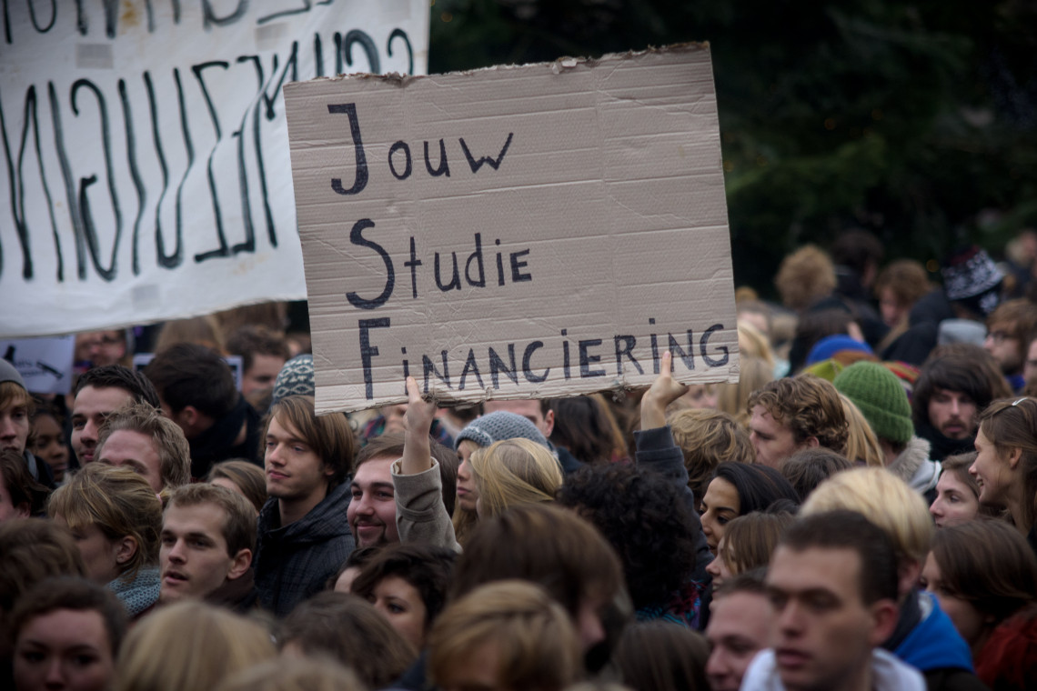 In Protest Tegen De Bezuinigingen U Today